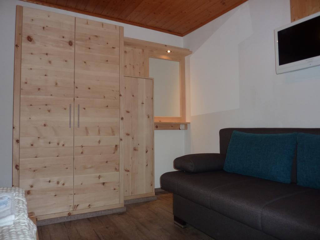 Appartement-Pension Familie Gewessler บัดมิทแทร์นดอร์ฟ ภายนอก รูปภาพ